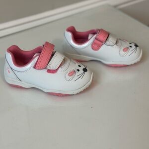 Kids White and Pink Mouse Design Shoes all the way from Scotland